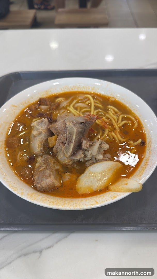 Noodle Soup with Meat and Fish Cake