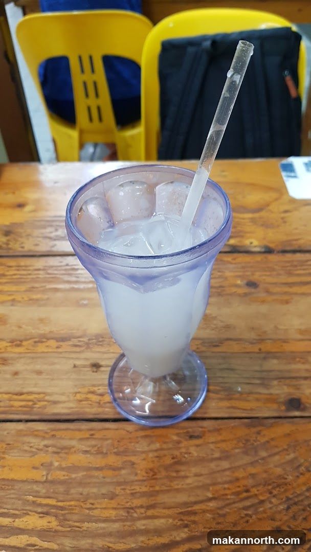 Coconut water with ice