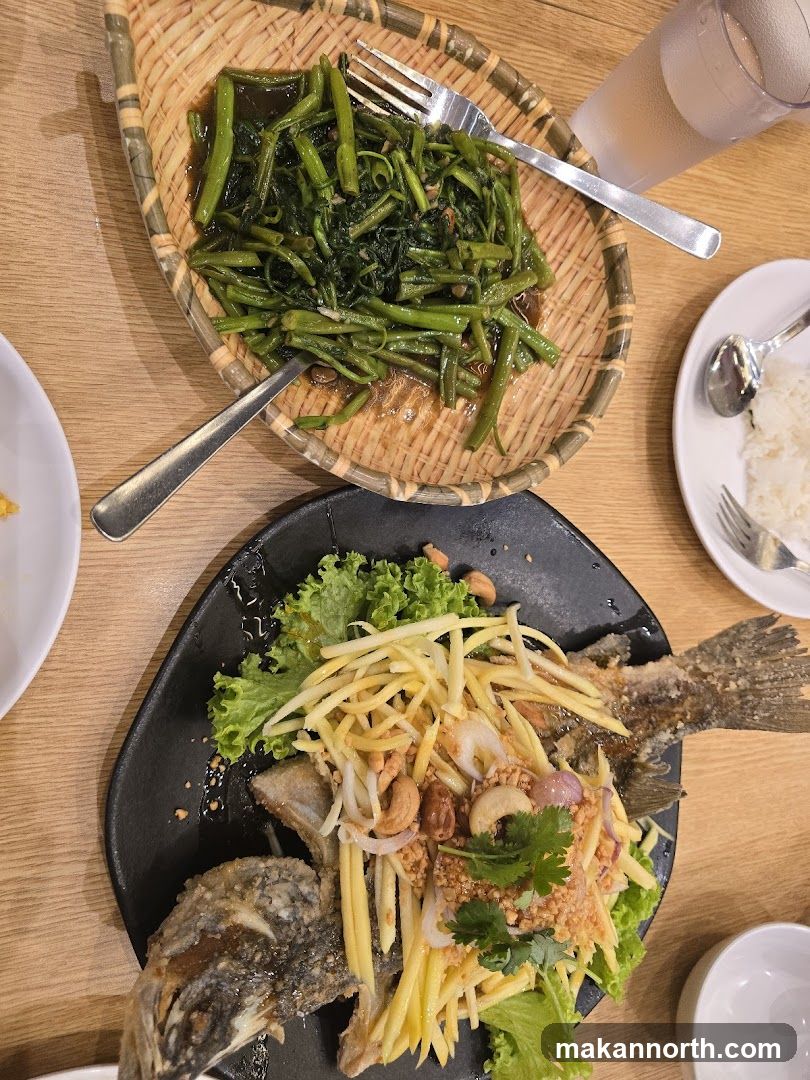 Fried Fish with Mango Salad and Water Spinach