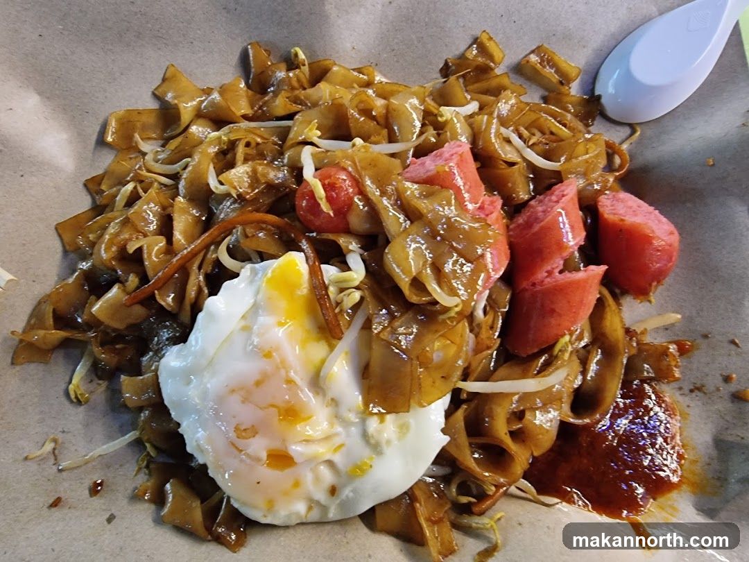 Fried Noodles with Egg and Sausage
