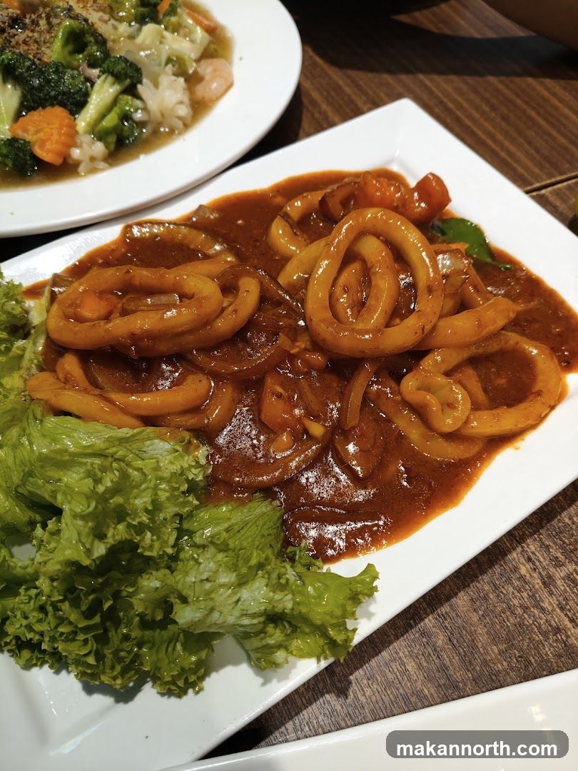 Squid in Sauce with Lettuce