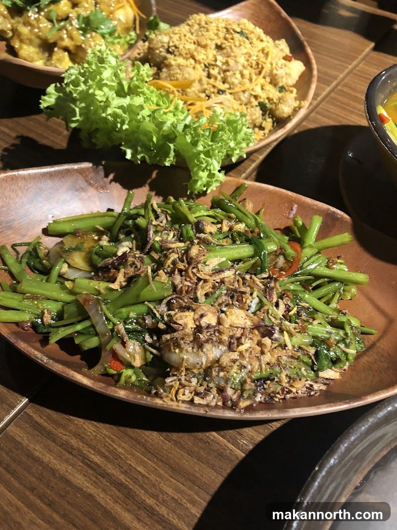 Stir-fried water spinach with toppings