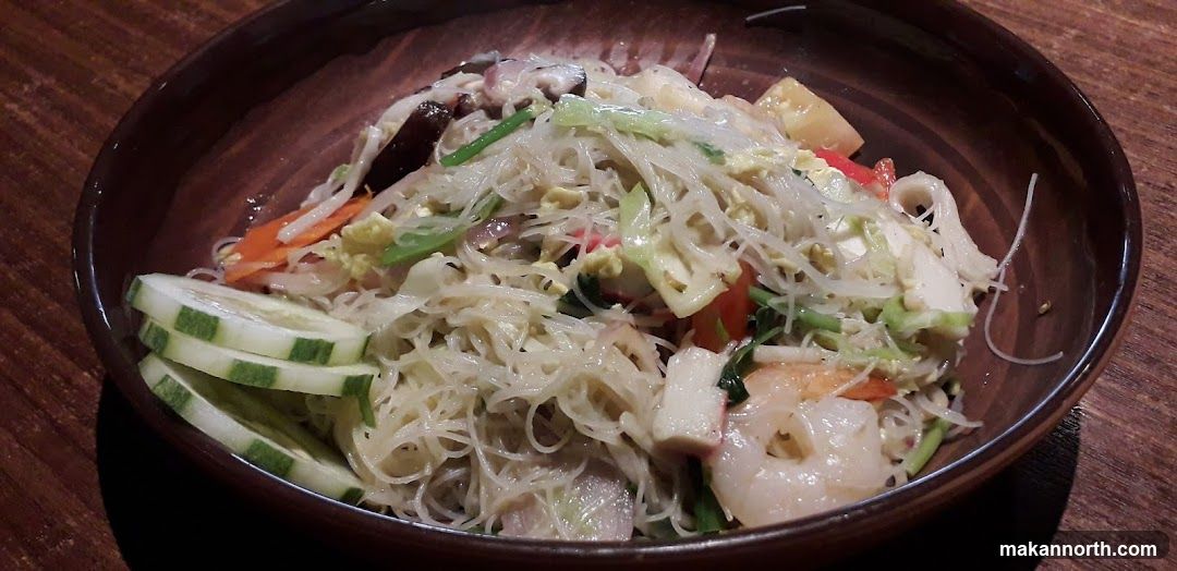 Noodle Dish with Shrimp and Vegetables