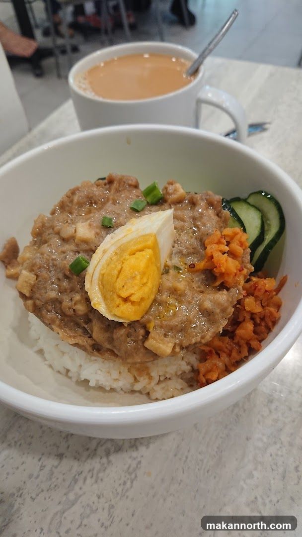 Minced Meat Rice with Egg and Tea