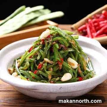 Stir-fried green beans with garlic and chili