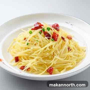Spaghetti with chili and green onions