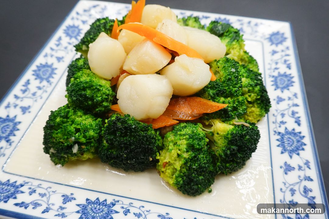 Broccoli and Scallops
