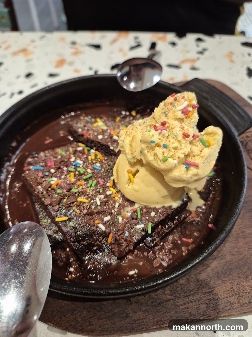 Chocolate Brownie with Ice Cream