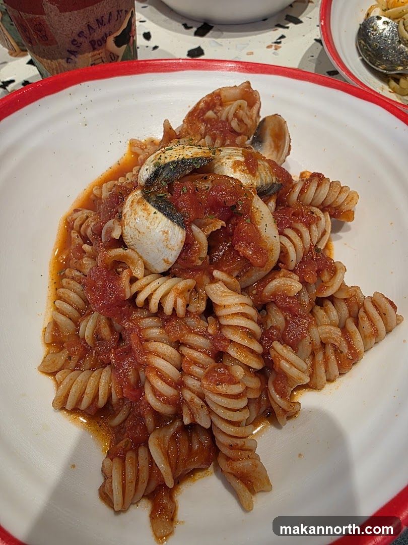 Pasta with Clams and Tomato Sauce