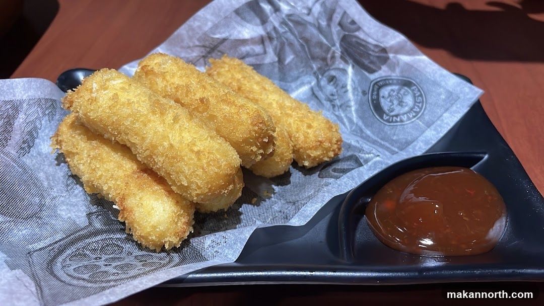 Fried Mozzarella Sticks with Sauce