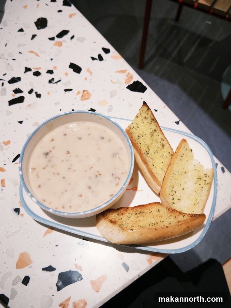 Mushroom Soup with Garlic Bread