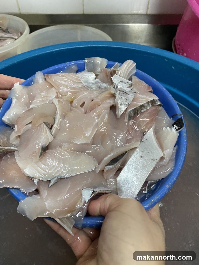 Fish & More Seafood Soup (鱼多多)
