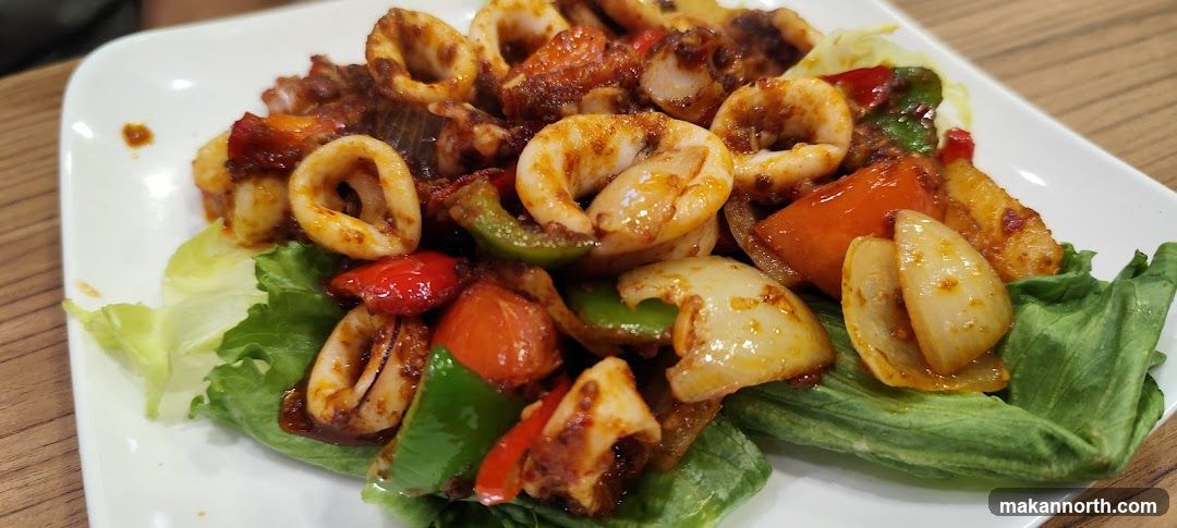 Spicy Stir-Fried Squid with Vegetables