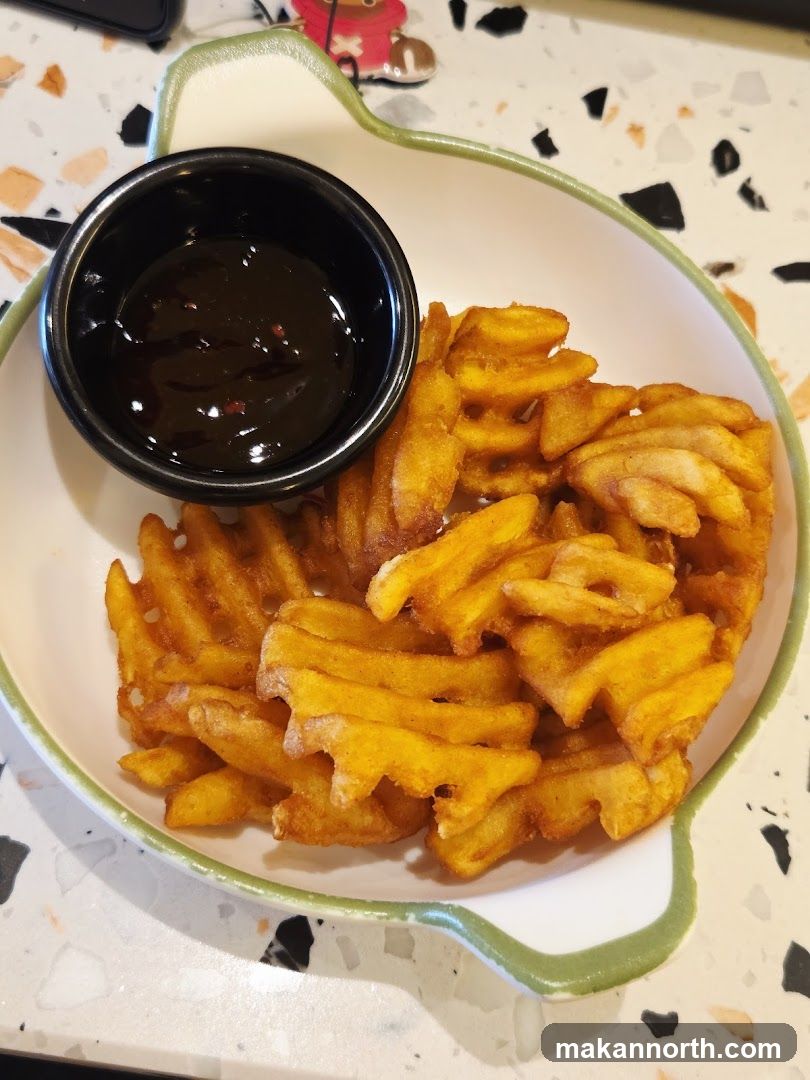 Waffle Fries with Dipping Sauce