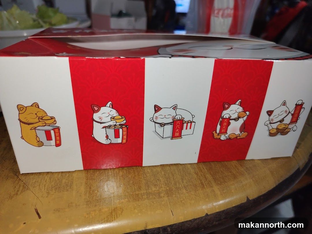 Maneki-neko themed food box