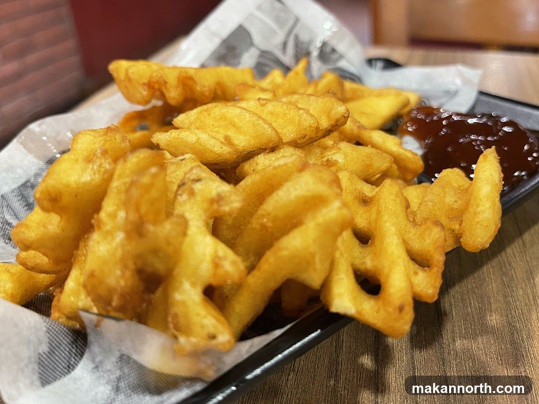 Waffle Fries with Dipping Sauce