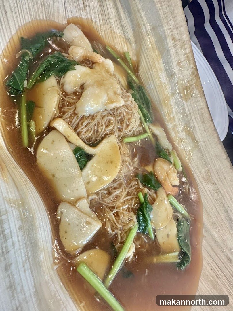 Noodles with Gravy and Vegetables