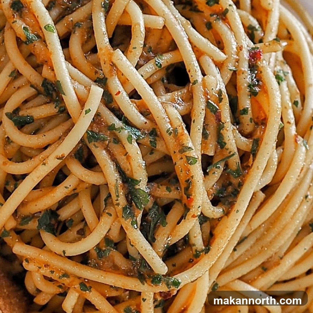 Spaghetti with Sauce and Herbs