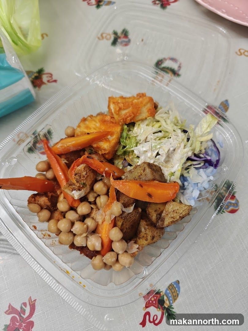 Takeout Bowl with Chickpeas and Vegetables