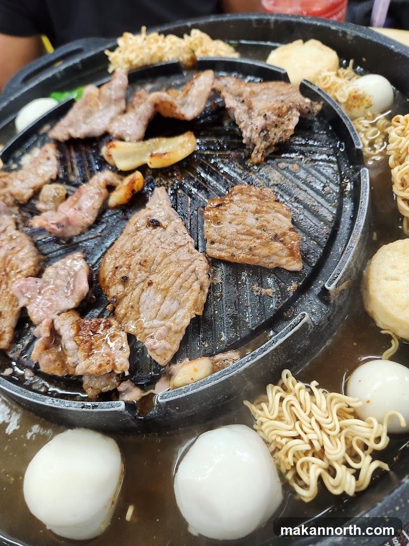 Grill with Meat and Noodles