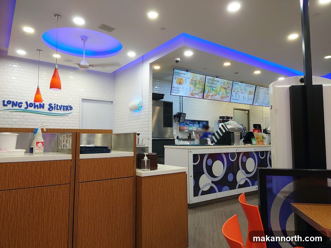 Long John Silver's Interior