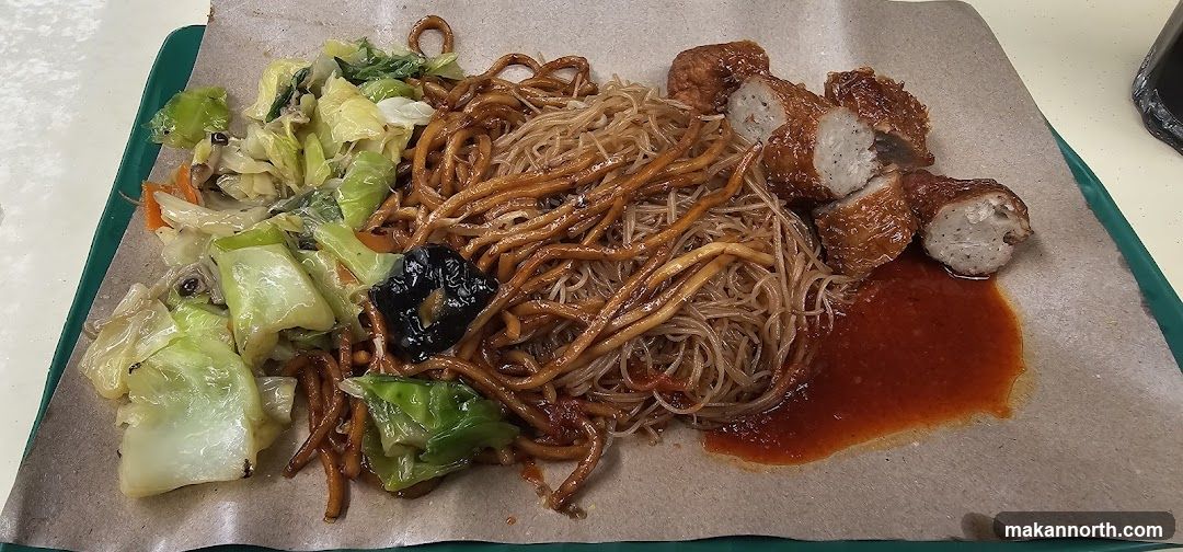Noodles with Vegetables and Fried Meat