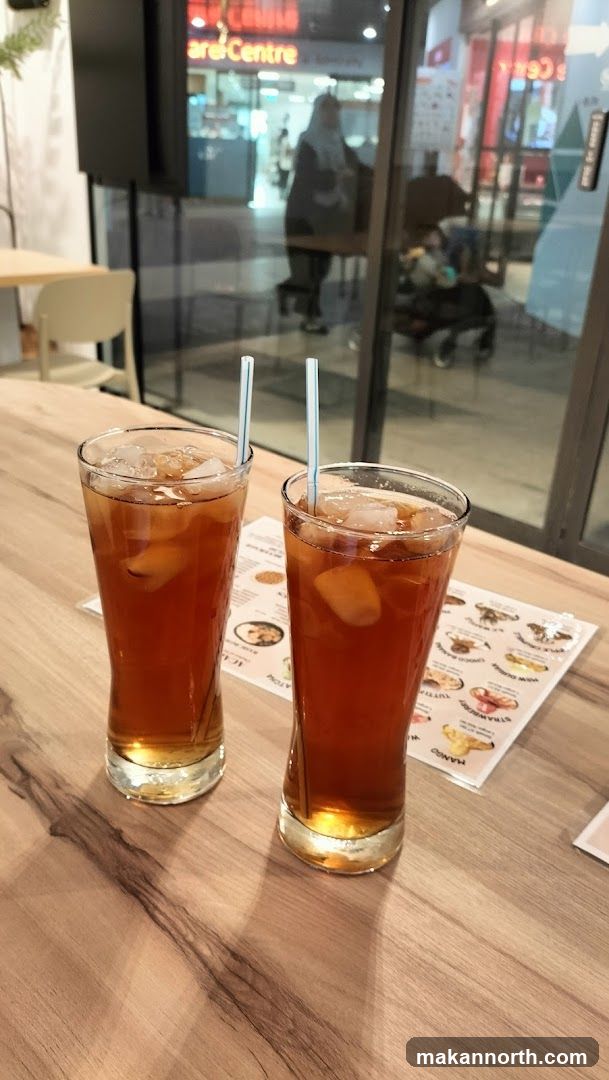 Two glasses of iced tea on a table
