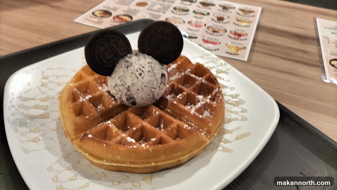Waffle with Ice Cream and Oreos