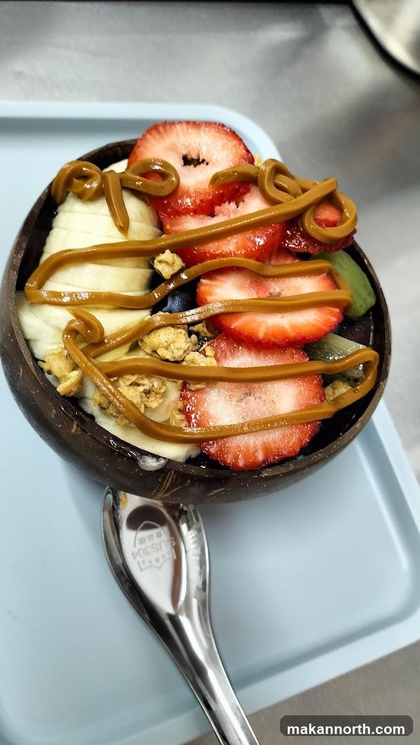 Acai Bowl with Fruit and Drizzle