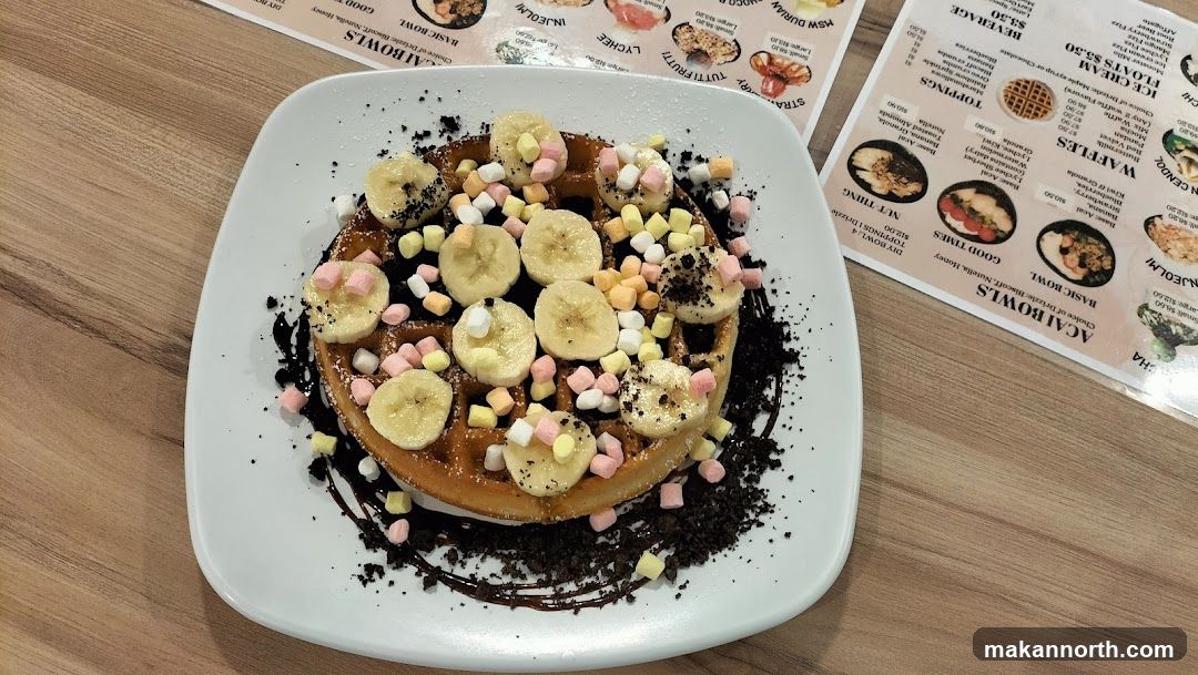 Waffle with Bananas and Marshmallows