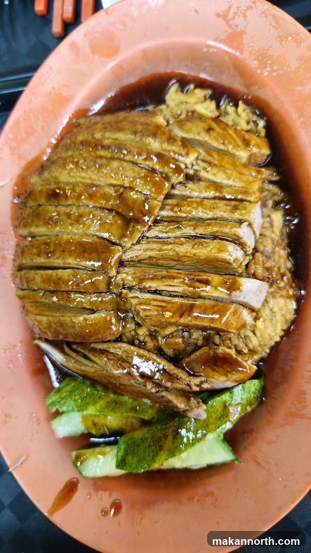 Sliced duck with rice and cucumber