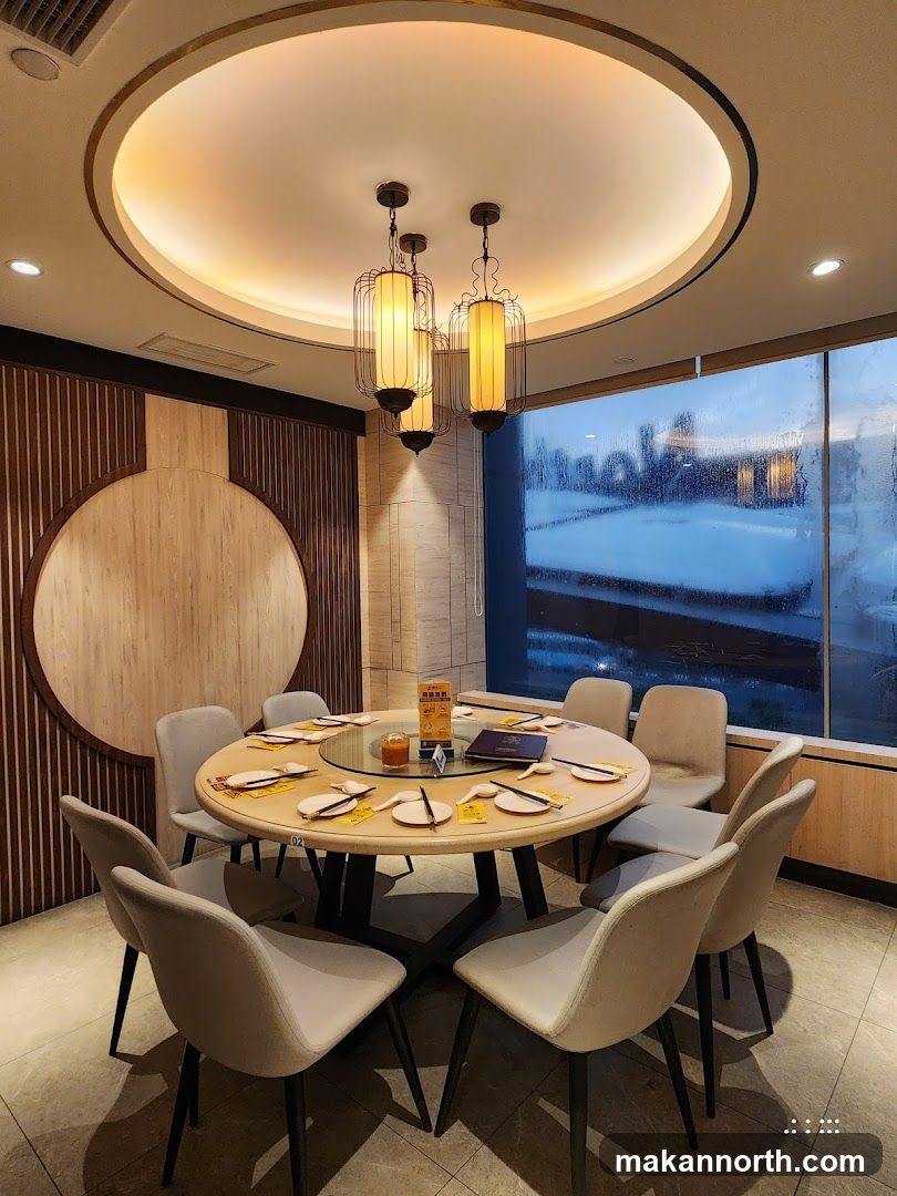 Restaurant Dining Table