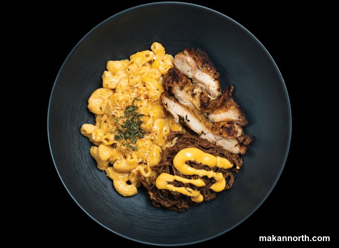Macaroni and Cheese with Chicken and Pulled Meat