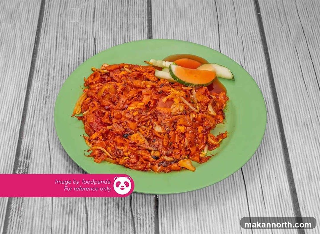 Stir-fried noodles with cucumber slices and sauce