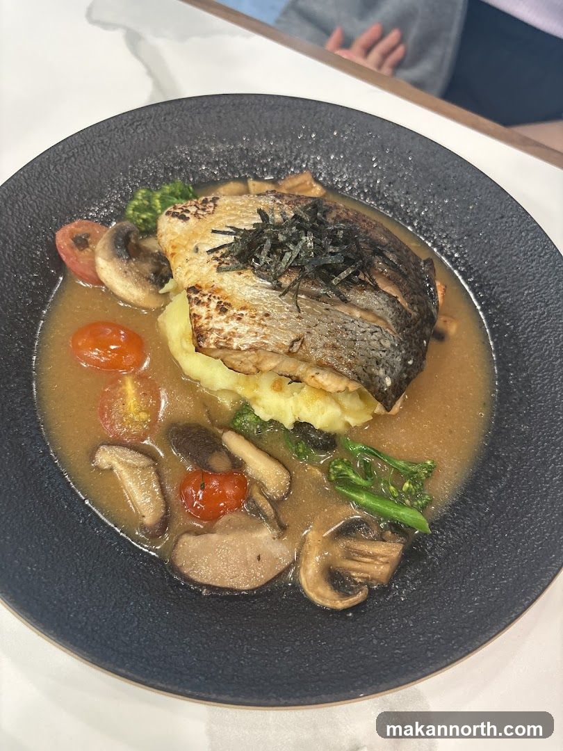 Pan-Seared Salmon with Mashed Potatoes and Vegetables