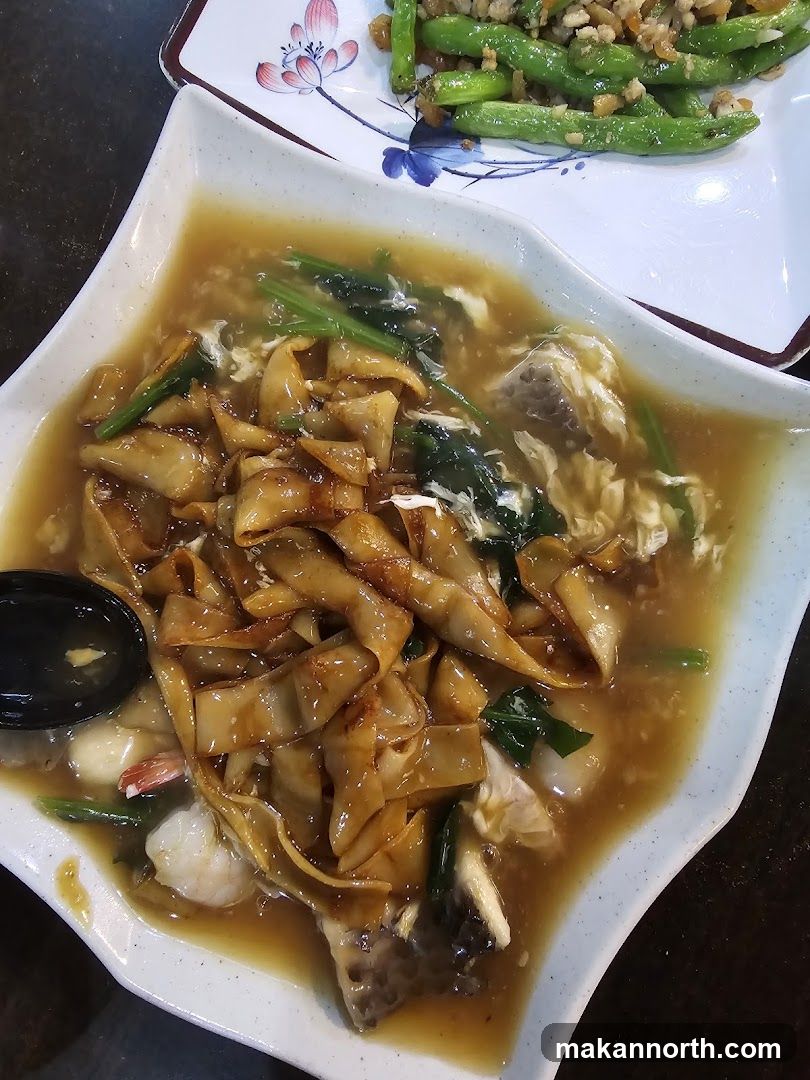 Seafood Noodles with Gravy