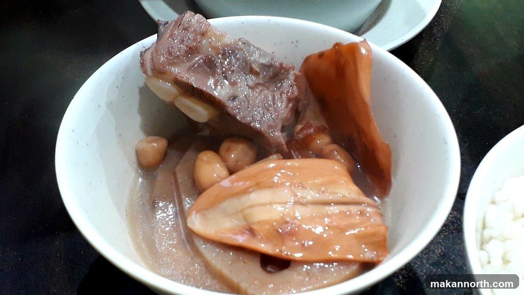 Stewed Pork Ribs with Peanuts and Lotus Root