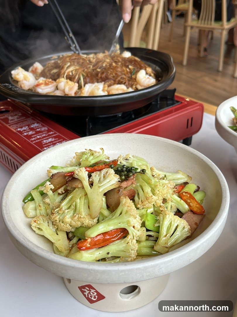 Stir-fried Cauliflower and Noodles with Shrimp