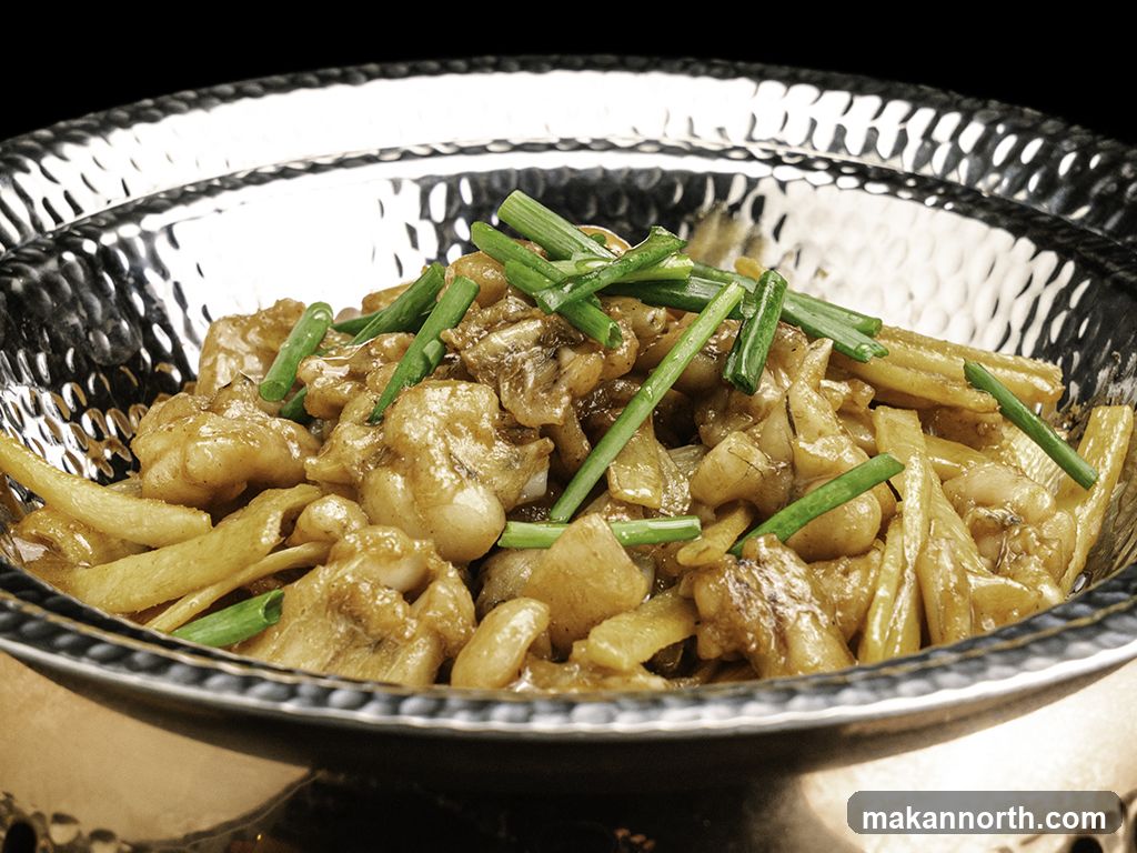 Stir-fried dish with meat and vegetables