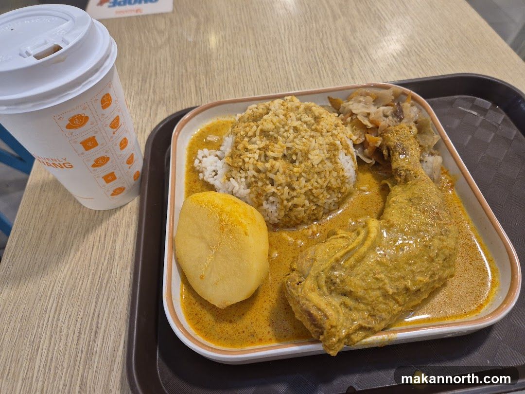 Curry Chicken Meal with Drink