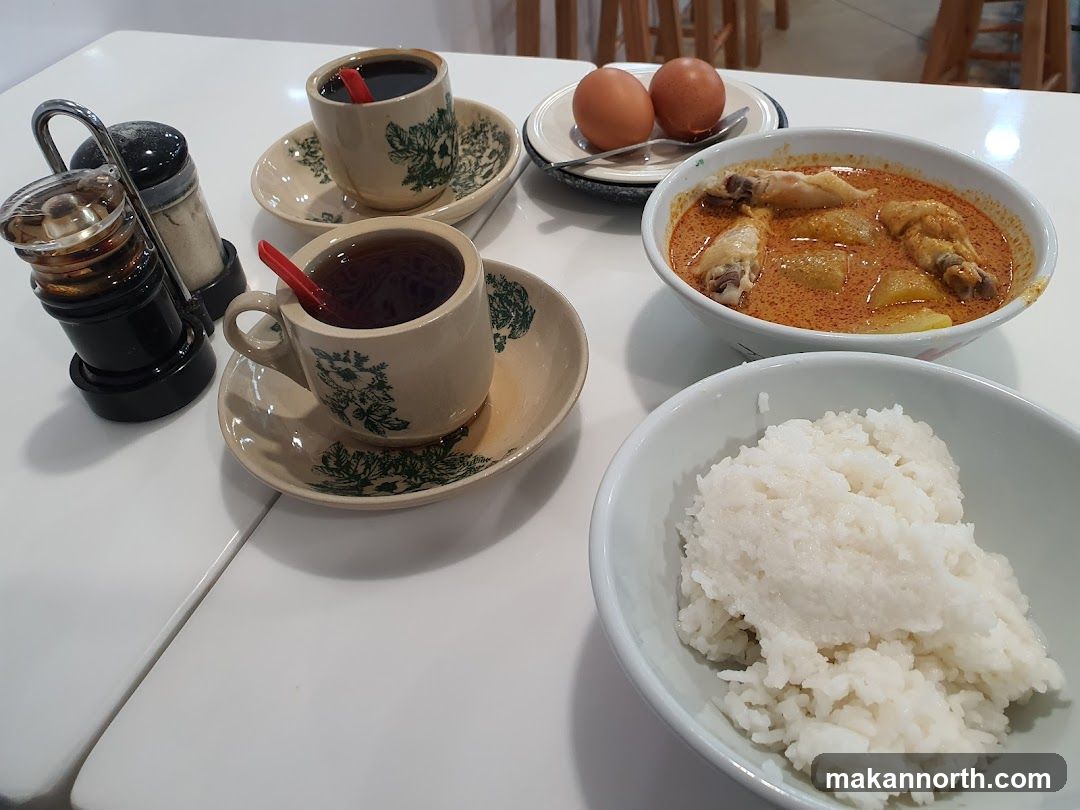 Curry Chicken with Rice and Eggs