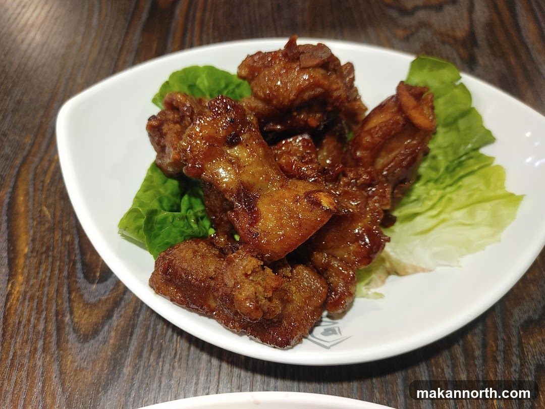 Glazed Ribs with Lettuce