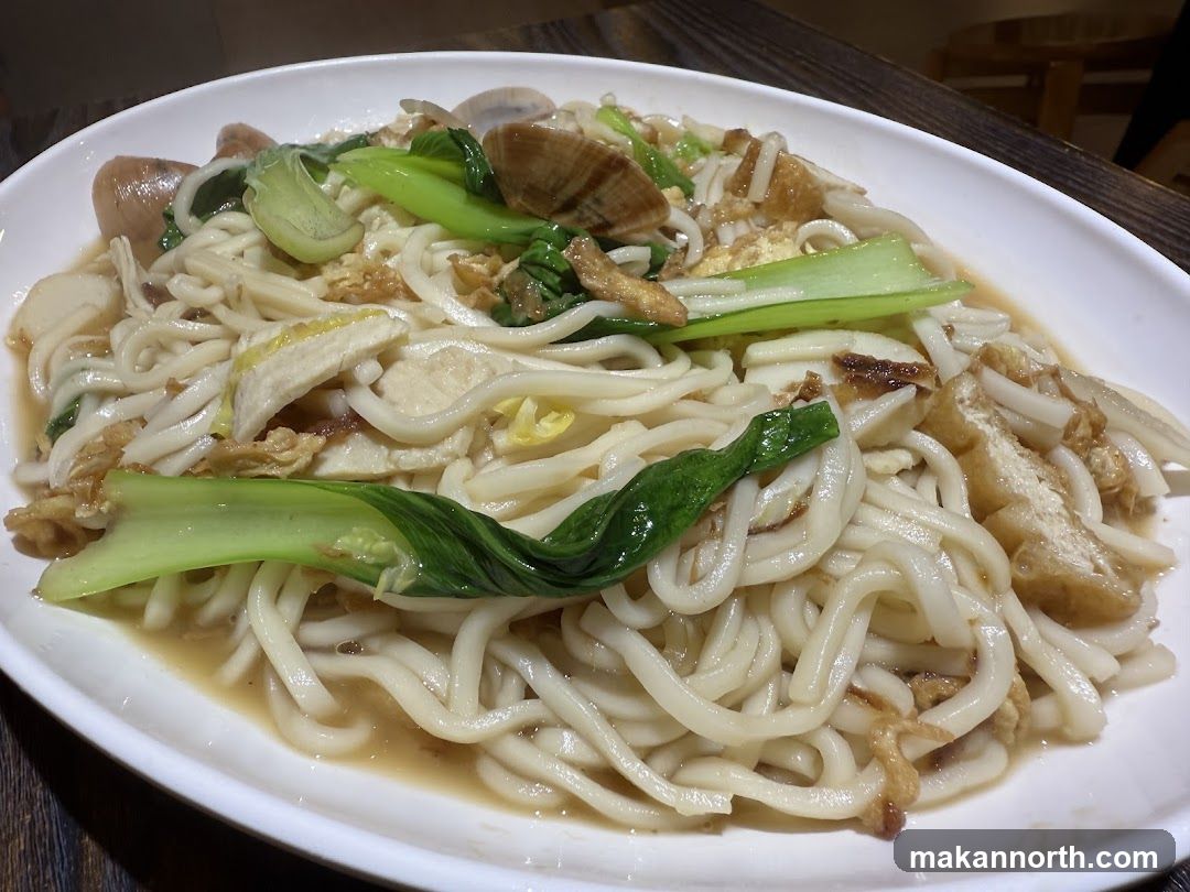 Noodles with Vegetables and Clams