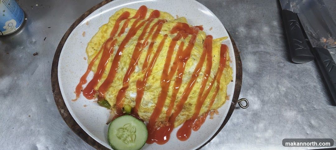 Omelet with Ketchup and Cucumber
