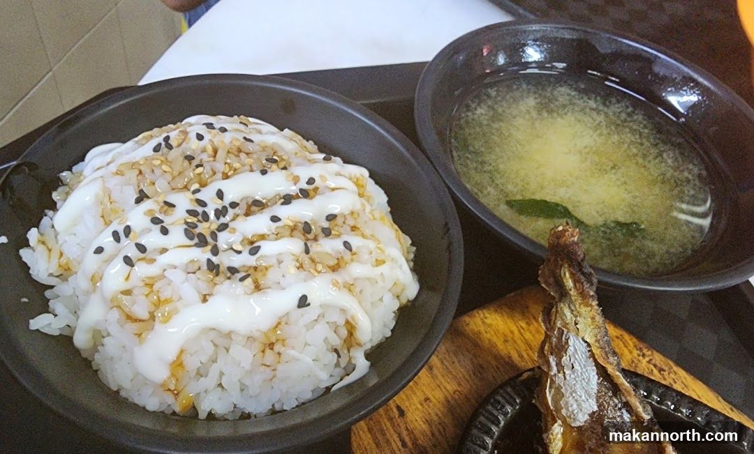 Rice bowl with toppings and miso soup