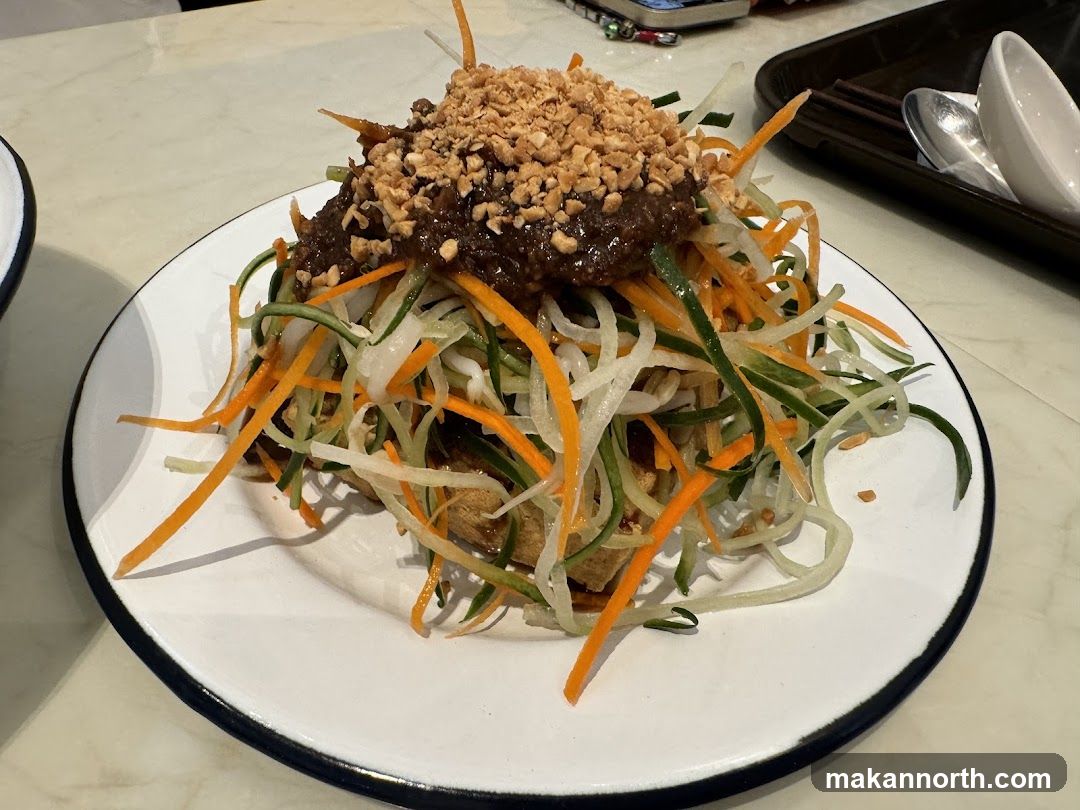 Dish with Shredded Vegetables and Peanuts