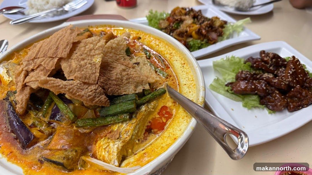 Curry with Vegetables and Fried Chicken Wings