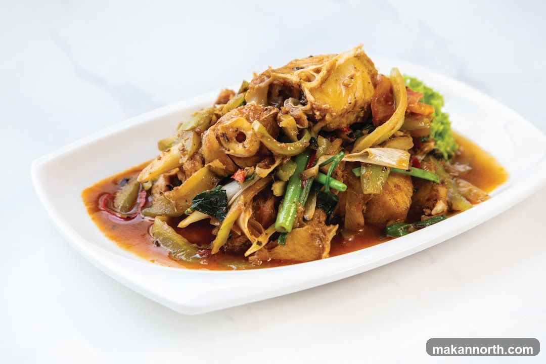 Stir-fried dish with meat and vegetables