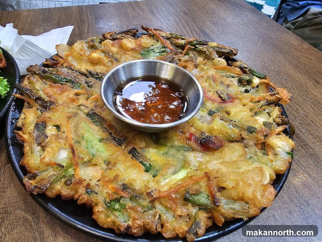 Vegetable Pancake with Dipping Sauce