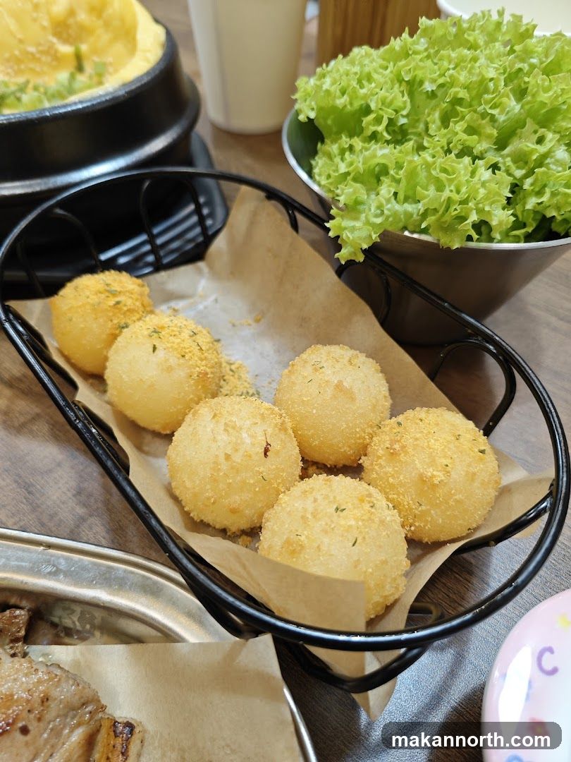 Fried Cheese Balls with Lettuce
